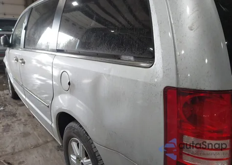 2010 Chrysler Town & Country Touring Plus from USA, damaged, VIN 2A4RR8D17AR405157